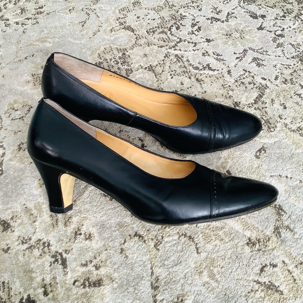 Authentic BURBERRY pumps💙💙